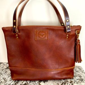 Coastal Hillbilly Shoulder Carry in Deep Whiskey